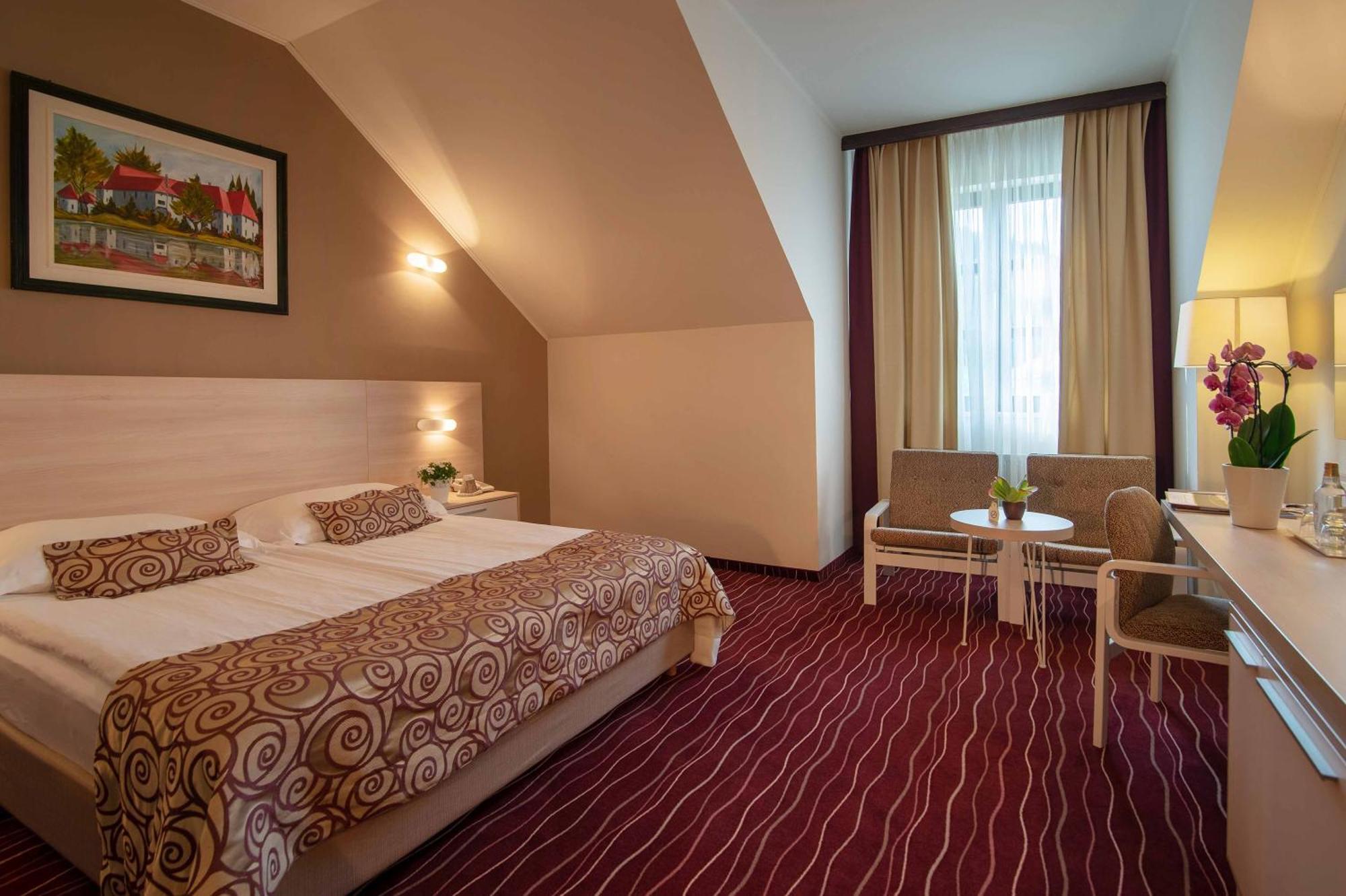 Hotel Zagreb - Health & Beauty Рогашка-Слатіна Екстер'єр фото