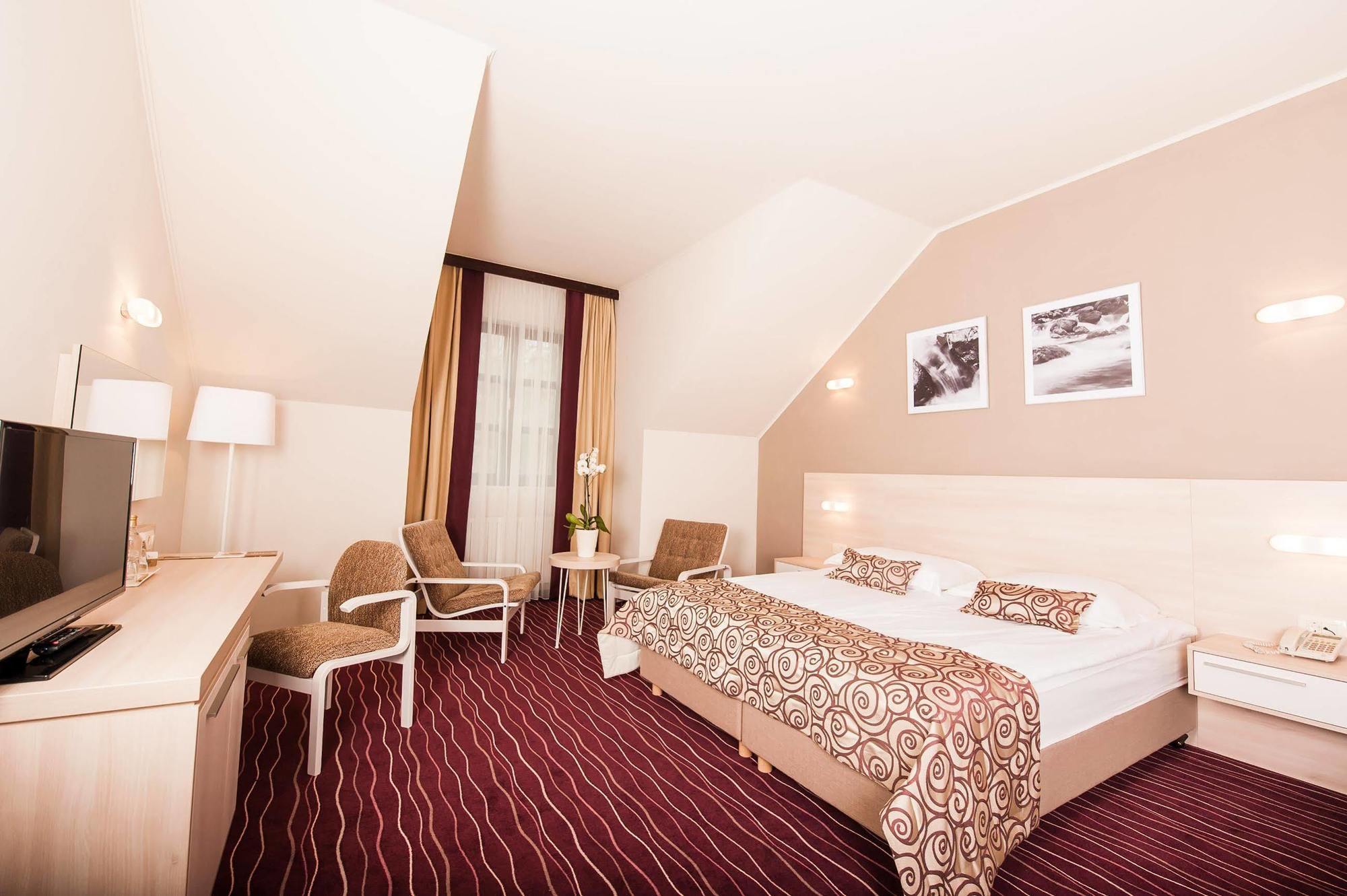 Hotel Zagreb - Health & Beauty Рогашка-Слатіна Екстер'єр фото
